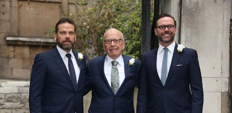 לכלן, רופרט וג'יימס מרדוק / צילום: ap, Joel Ryan לכלן, רופרט וג'יימס מרדוק / צילום: ap, Joel Ryan