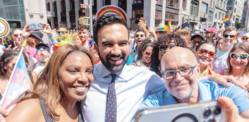 ממדני בפגישה עם התומכים בניו יורק / צילום: Shutterstock ממדני בפגישה עם התומכים בניו יורק / צילום: Shutterstock