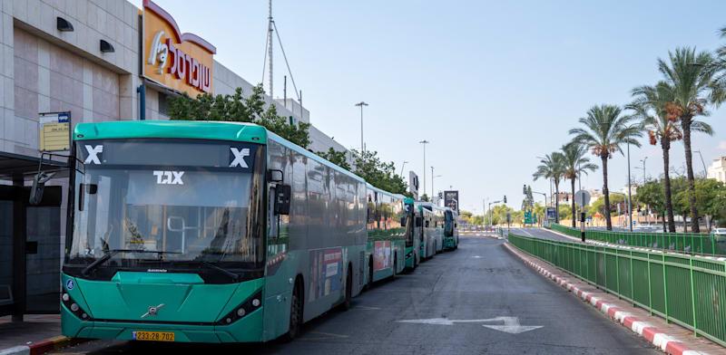 אוטובסים של אגד בתחנה המרכזית ראשון לציון / צילום: Shutterstock, shutterstock אוטובסים של אגד בתחנה המרכזית ראשון לציון / צילום: Shutterstock, shutterstock