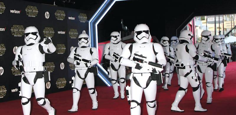 דמויות ה־''סטורם טרופרס'' בפרימיירת סרט בסדרת מלחמת הכוכבים. מעריצים יוכלו לייצר תכני פרנצ'ייז / צילום: Shutterstock דמויות ה־''סטורם טרופרס'' בפרימיירת סרט בסדרת מלחמת הכוכבים. מעריצים יוכלו לייצר תכני פרנצ'ייז / צילום: Shutterstock