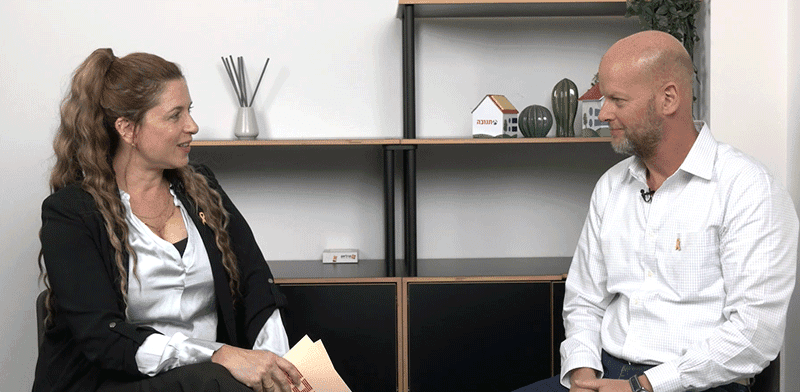 גדי קוניא, מנכ"ל תנובה, ושירה ספיר בוועידת ישראל לעסקים 2025 / צילום: גלובס גדי קוניא, מנכ"ל תנובה, ושירה ספיר בוועידת ישראל לעסקים 2025 / צילום: גלובס