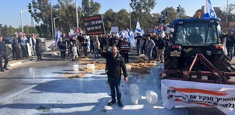 הפגנות הרפתנים בשבוע שעבר / צילום: מטה מאבק החקלאים והרפתנים הפגנות הרפתנים בשבוע שעבר / צילום: מטה מאבק החקלאים והרפתנים