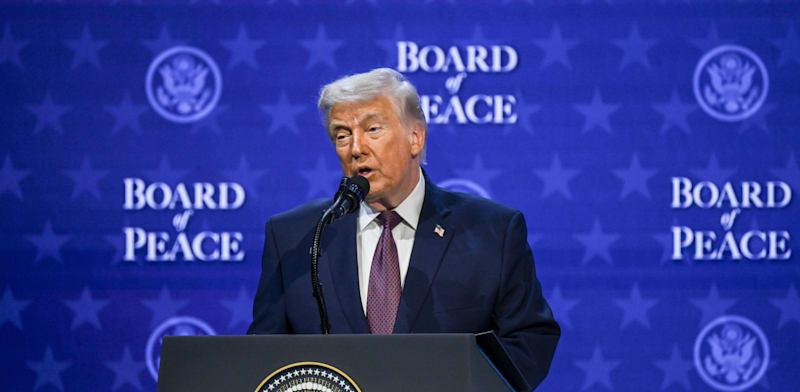 נשיא ארה''ב דונלד טראמפ מציג את מועצת השלום בדאבוס / צילום: Reuters, Harun Ozalp נשיא ארה''ב דונלד טראמפ מציג את מועצת השלום בדאבוס / צילום: Reuters, Harun Ozalp