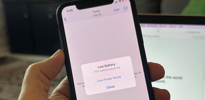 צילום: סוללה נגמרת מהר אחרי עדכון האייפון? / אילוסטרציה: Shutterstock צילום: סוללה נגמרת מהר אחרי עדכון האייפון? / אילוסטרציה: Shutterstock