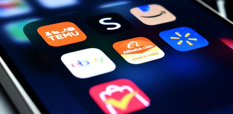 אתרי קניות באינטרנט. יוכפפו לחוק הישראלי? / צילום: Shutterstock אתרי קניות באינטרנט. יוכפפו לחוק הישראלי? / צילום: Shutterstock