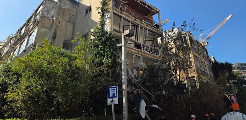 זירת פגיעה של טיל איראני בתל אביב בבניין שמיועד לפינוי־בינוי / צילום: כבאות והצלה לישראל זירת פגיעה של טיל איראני בתל אביב בבניין שמיועד לפינוי־בינוי / צילום: כבאות והצלה לישראל